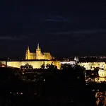 Cozy Apt Near Prague Castle